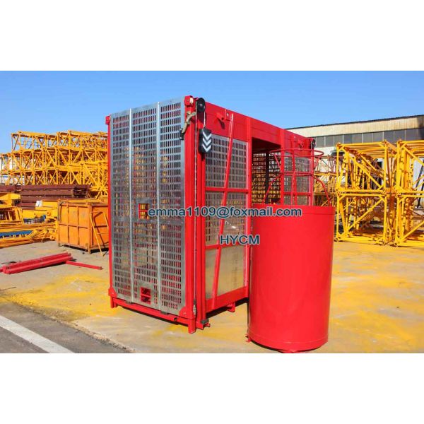 SC100/100 Construction Elevator Lift 2 Tons Outside Buildings Climbing Type