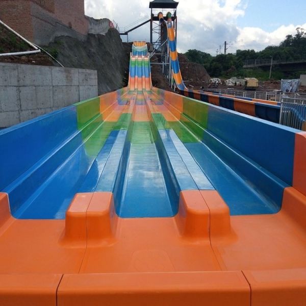 Durable Large Capacity Theme Park Water Slide Equipment Customized