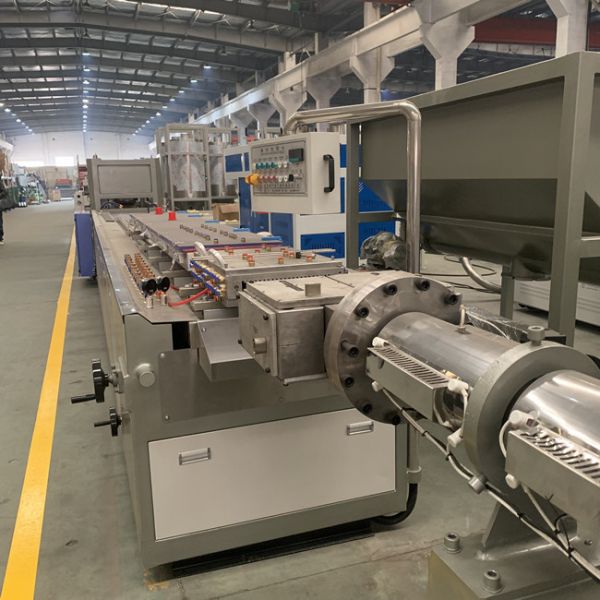 PVC WPC Sheet Making Machine Anti Chemical Convenient Operation