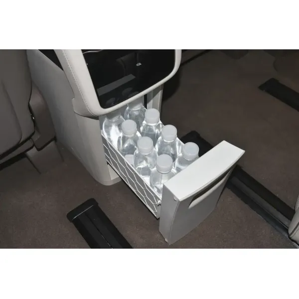 2023 Tengshi D 9 DM-i 970 All Wheel Drive 180km Plug-in Hybrid 7seat MPV with Brown Interior and Maximum Torque of 681Nm