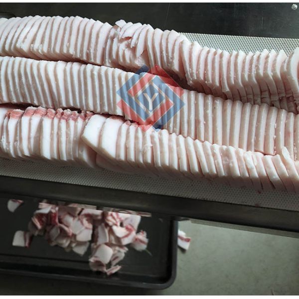 Conveyor Type Meat Processing Equipment Pork Beef Sausage Cutter 380V
