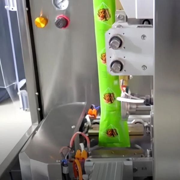 PLC Control Triangle Bag Packaging Machine 2.5kw Back Sealing Machine Dual Mode