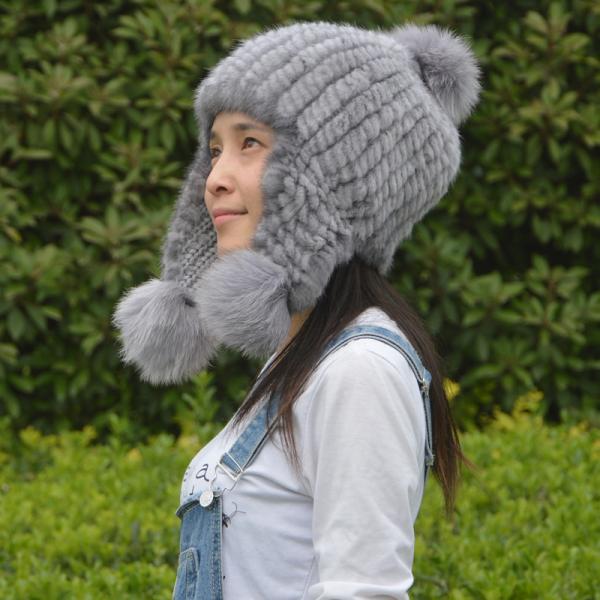 Knitted Pompom Shearling Fur Hats 100% Wool Material Customized Color