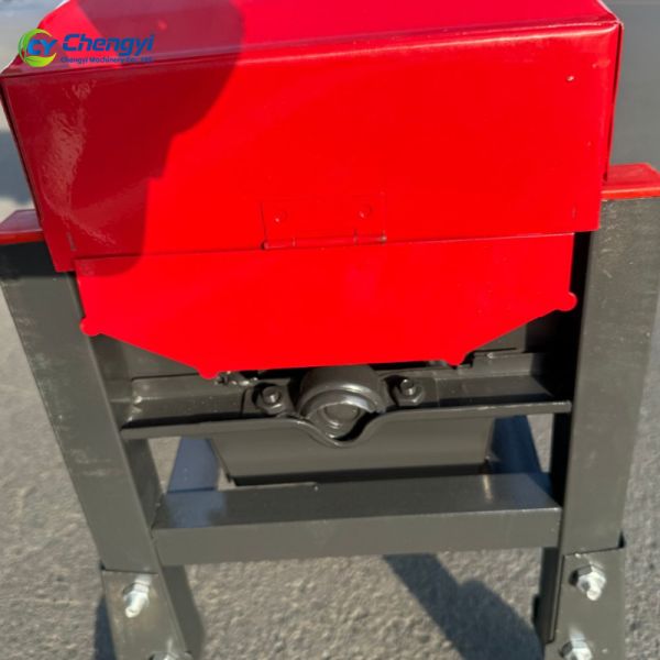 Cast Iron Small Maize Sheller Corn Stripper Device Compact Durable Threshing Tool For Agriculture
