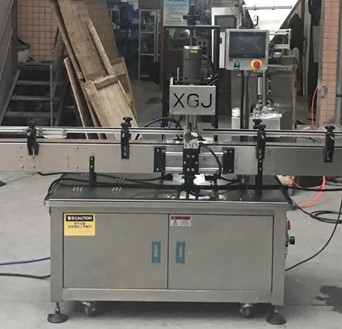 Cosmetic Factory Automatic Twist off Cap Screwing Machine Manufacturing Plant Shampoo Bottle Lid Capping Machine