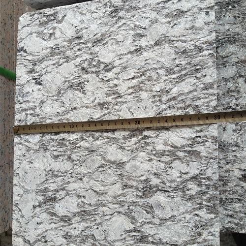 China Flamed Spray White Granite Tiles/Slabs for Stair Steps/Flooring Tiles