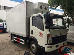 Quality LHD RHD Howo 4X2 Refrigerated Box Truck , 4t Frozen Meat Delivery Trucks for sale