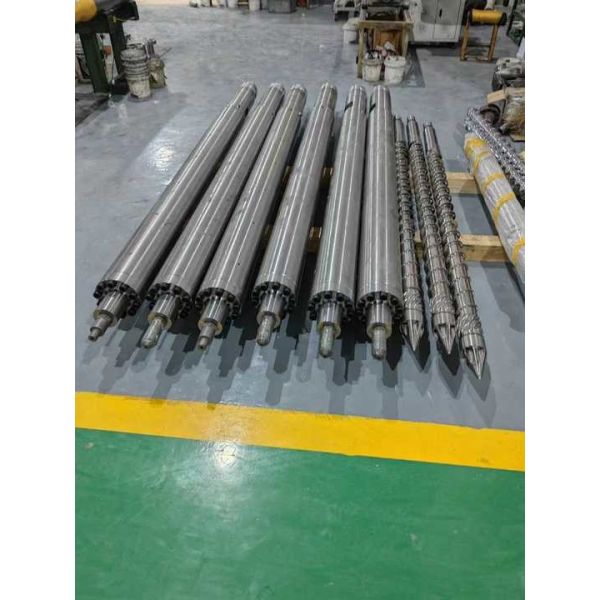 Customized Nitride Cylinder Screws Injection Molding Machine Barrel / Injection Bimetallic Single Screw Barrel