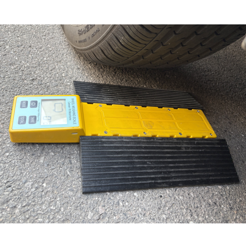 Multi Functional WiFi Connected Smart Scale Providing Comprehensive Body Composition Analysis and Seamless Data Sharing