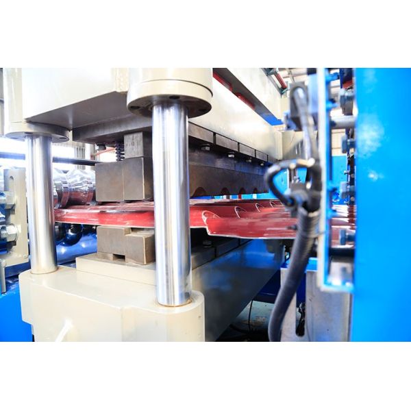 Metal Glazed Roof Tile Roll Forming Machine With High Production Speed