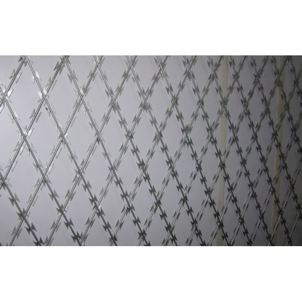 Coil Barbed Welded Razor Wire Mesh BTO 22 10mm Length For Highway