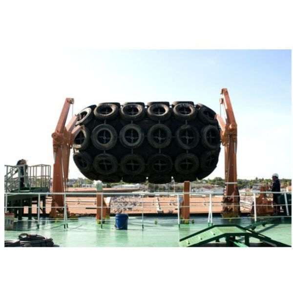 Pneumatic Yokohama Rubber Fender Chain Tyre Net 3300mm X 6500mm Inflatable Boat