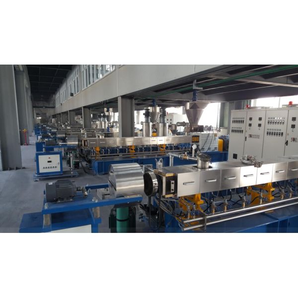 2000kg/H Biodegradable Filler Masterbatch Machine Customzied Color One Year Warranty