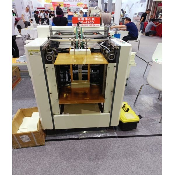 3PH 2.3Kw Automatic Paper Punching Machine For Hanger calendar