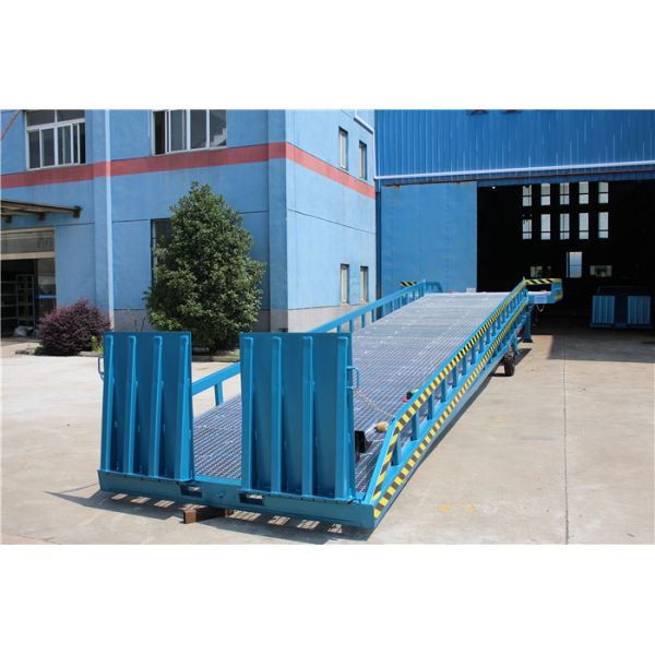 Portable Mobile Yard Ramp To Unloading Goods By Forklift From Warehouse Dock