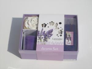 China Purple lavender fragrance scented pillar candle and rose candle with printed label packed into gift box on sale