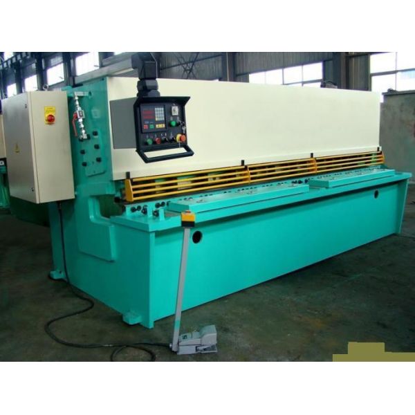 CNC Hydraulic Swing / Guillotine Beam Metal Shearing Machine For Construction Field