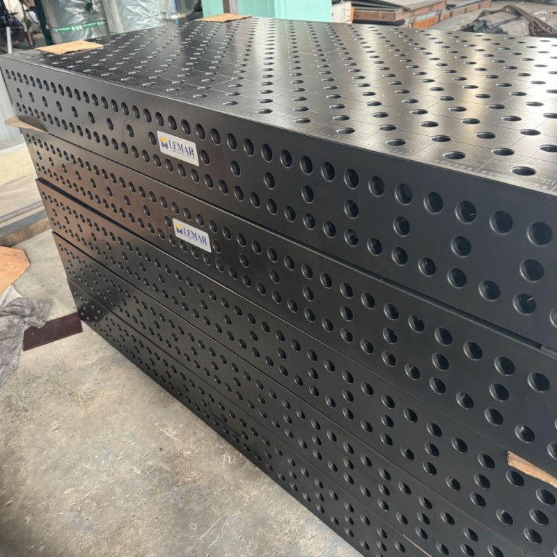 D28 Modular Welding Fixture Table Offering 100x100mm Diagonal Grid