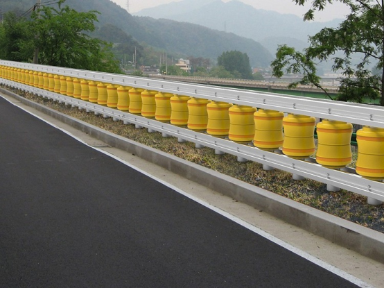 Highway Traffic Speed Safety Rolling Crash Barrier For Guardrails